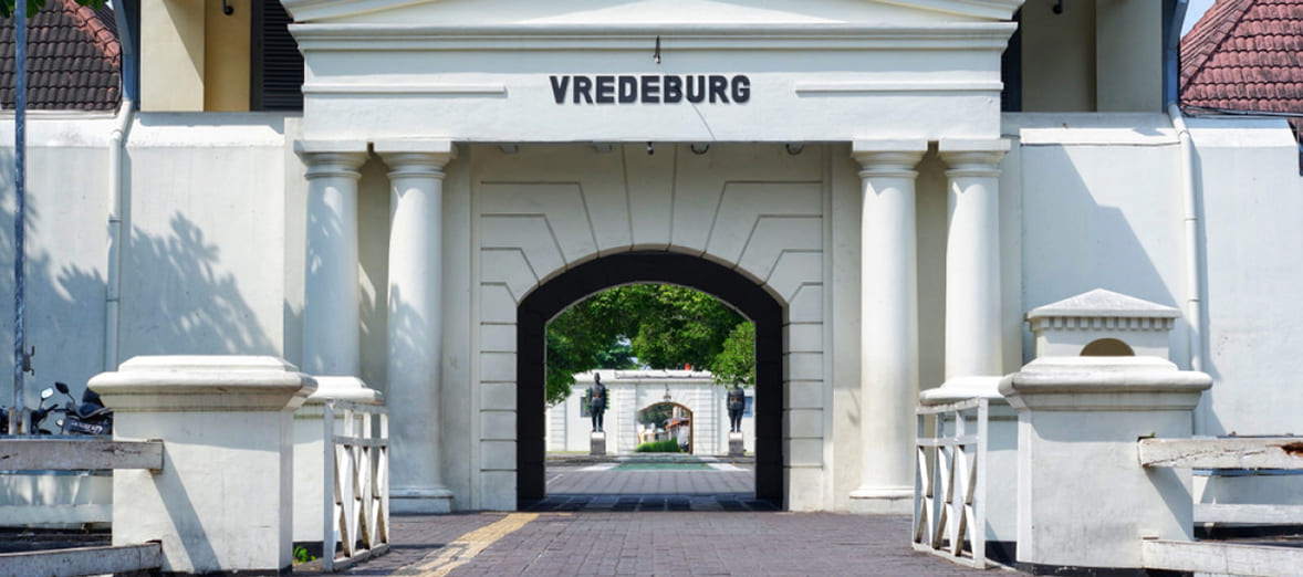 Nearby Destination BENTENG VREDEBURG Malyabhara Hotel