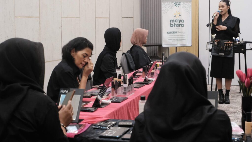 Kelas Makeup Bareng Make Over, Ekslusif di Malyabhara Hotel