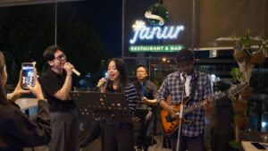 Live Music Janur Restaurant & Bar Tempat Makan Keluarga di Jogja